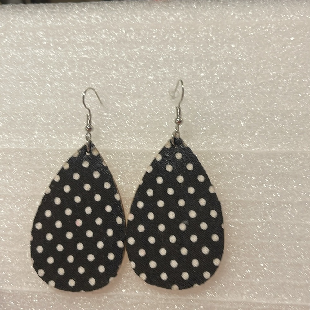 Earrings - Picture 4 of 4